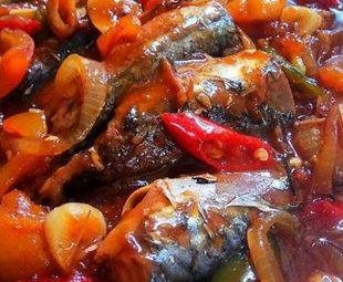 Bahan-Bahan Ikan Salem Bumbu Pedas