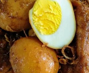 Cara Membuat Semur Telur Kecap Pedas